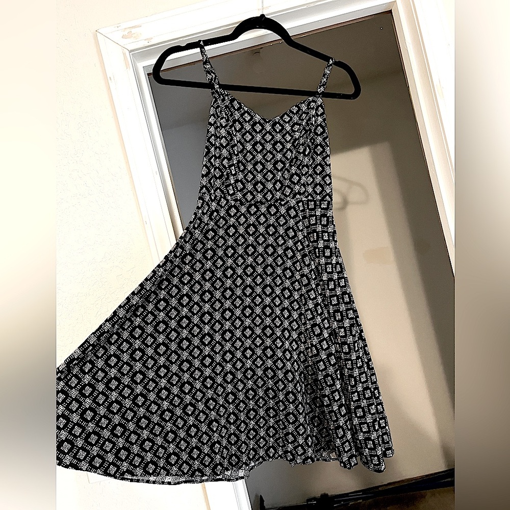 Old Navy Black and White Printed V Neck Spaghetti Strap Dress